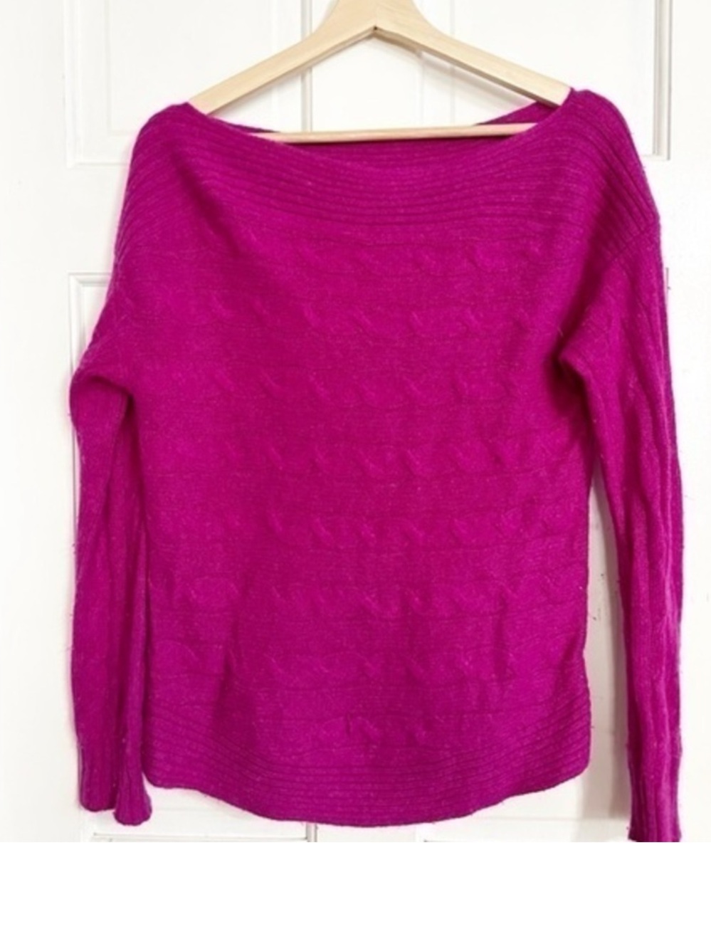 Ralph Lauren Magenta Off-the-Shoulder 100% Cashmere Sweater Sz S - Picture 2 of 6